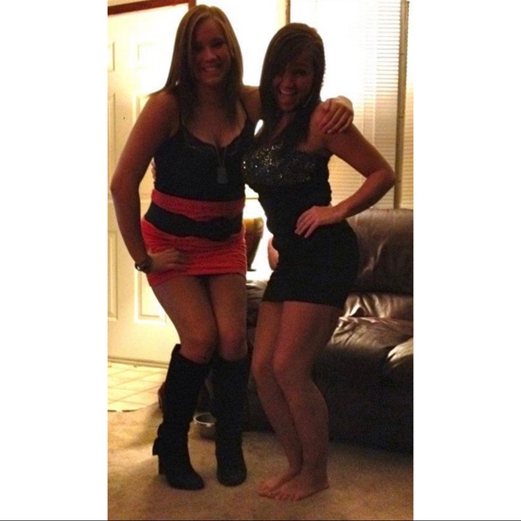 PRETTY FORMAL DRESS ✨ - Picture 2 of 2